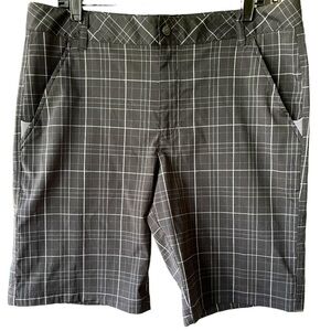 🔥⛳️FILA golf shorts size 36 in dri weave fabric.  Black with silver box stripe.